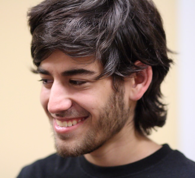 Aaron_Swartz_2_at_Boston_Wikipedia_Meetup,_2009-08-18_