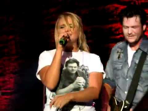 ►► Blake Shelton - Miranda Lambert - Draggin the River Live **exposed