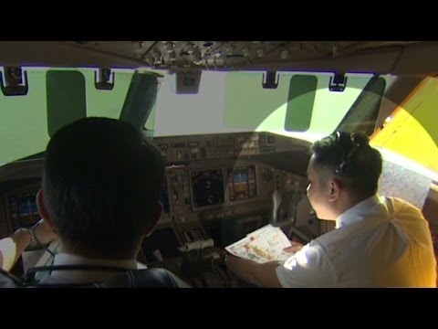 Who are the missing Flight 370 pilots?