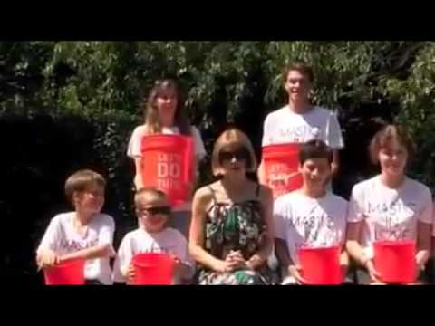 Anna Wintour ALS Ice Bucket Challenge