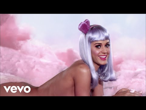 Katy Perry - California Gurls (Official Music Video) ft. Snoop Dogg