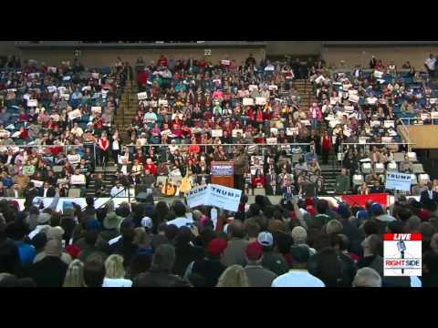 Diamond &amp; Silk Speak at Donald Trump Rally in Biloxi, MS! (1-2-16)