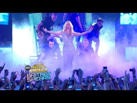 Britney Spears Performs &#039;Hold it Against Me&#039; on &#039;GMA&#039; (03.29.11)