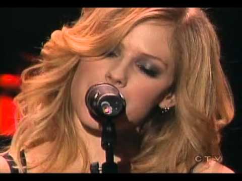 Avril Lavigne - Nobody&#039;s Home (Tsunami Relief Benefit Concert 01/29/2005)