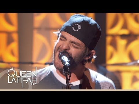 Thomas Rhett Performs &#039;It Goes Like This&#039; on The Queen Latifah Show