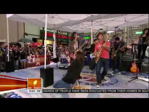 Miley Cyrus - Kicking And Screaming (08 28 09) Today Show