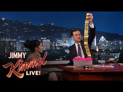 Jimmy Kimmel Goes Through Sarah Silverman&#039;s Purse