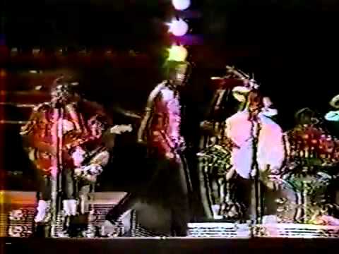 Jackson 5 - Beat It live 1984 Victory Tour (HQ)