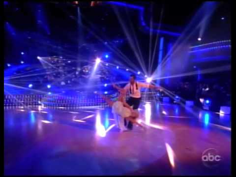 Susan Boyle sings on Dancing With the Stars