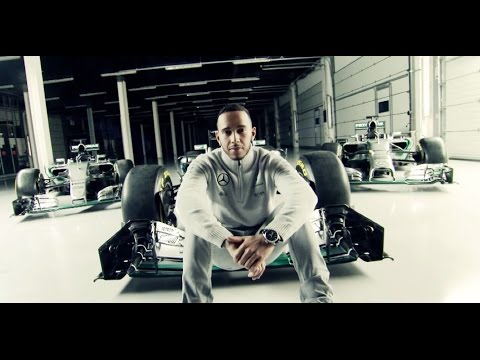 A new Silver Arrow is born: Lewis Hamilton presents the 2016 Mercedes F1 W07!