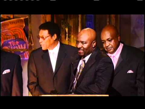 O&#039;Jays accept award Rock and Roll Hall of Fame Inductions 2005