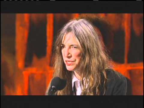 Patti Smith accepts award Rock and Roll Hall of Fame Inductions 2007